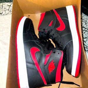 Women’s size 6.5 high Jordan air zoom comfort